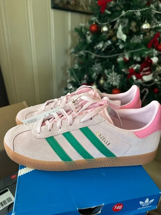 adidas Gazelle J Pink Suede Sneakers with Gum Sole, size 7 women , 6 youth. - Picture 3 of 6